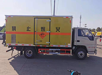 金川爆破器材运输车工人安全操作规范与智能技术保障